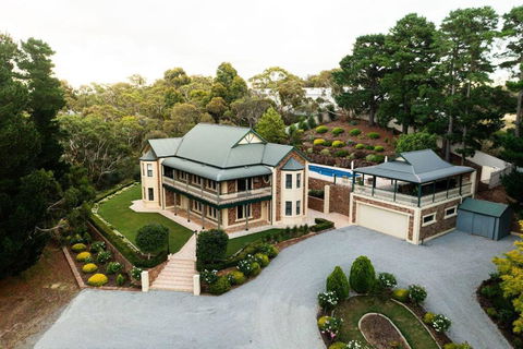 Sand Road Estate - Accommodation Main Beach 0