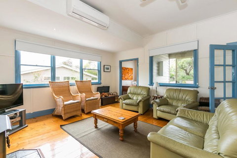 Sand Surf And Sunshine - Accommodation Main Beach 3