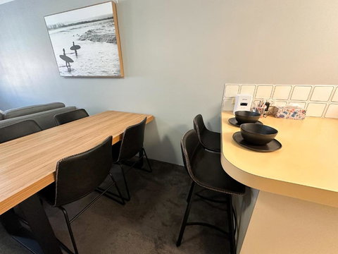 Rockingham Palace - Accommodation Main Beach 3