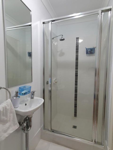 Sandalwood Guest Room - Accommodation Main Beach 3