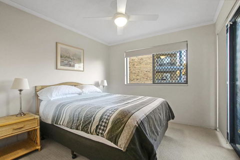 Sandalwood Unit 1 66 Lower Gay Tce - Accommodation Main Beach 1