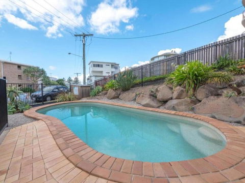 Sandalwood Unit 1 66 Lower Gay Tce - Accommodation Main Beach 3