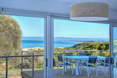 Sandbar Beach House - Accommodation Main Beach 0