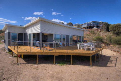 Sandbar Beach House - Accommodation Main Beach 1