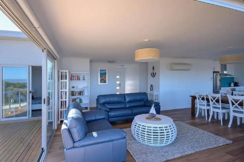 Sandbar Beach House - Accommodation Main Beach 2