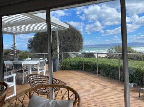 Sandbar Beach House - Accommodation Main Beach 0