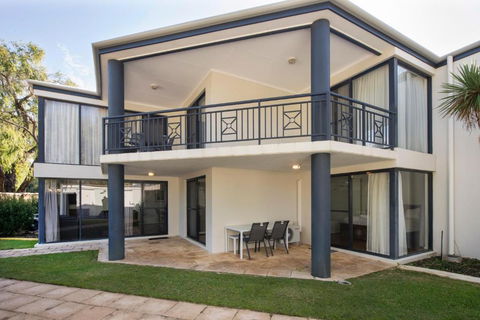 Sandbar Cape View Resort - Accommodation Main Beach 0