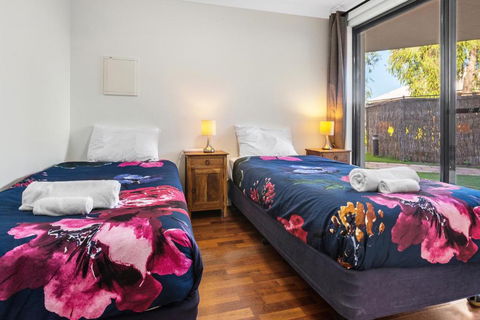 Sandbar Cape View Resort - Accommodation Main Beach 3