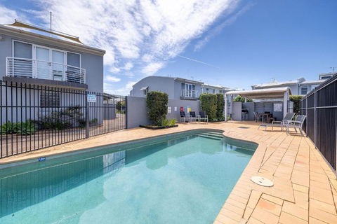 Sandcastles 4 -8 Ala Moana Way - Accommodation Main Beach 0