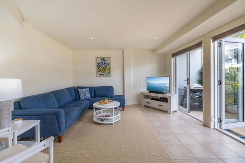 Sandcastles 4 -8 Ala Moana Way - Accommodation Main Beach 2