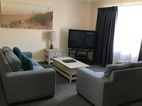 Sandcastles Holiday Apartments - Accommodation Main Beach 3