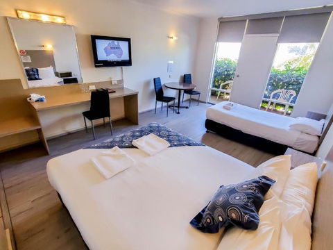 Sandors Motor Inn - Accommodation Main Beach 3