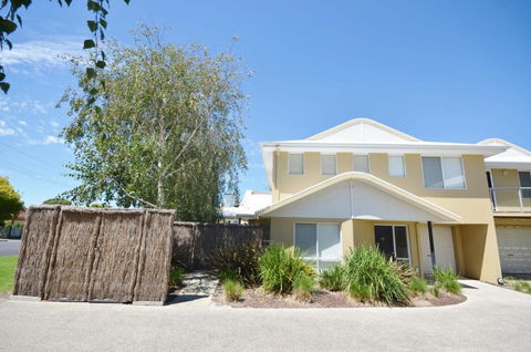 Sandpiper 10 - Close To Town And Beach - Accommodation Main Beach 0