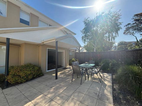 Sandpiper 10 - Close To Town And Beach - Accommodation Main Beach 1