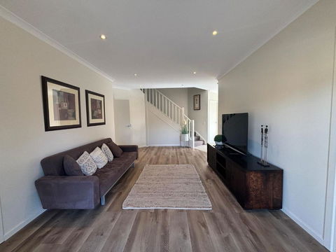 Sandpiper 10 - Close To Town And Beach - Accommodation Main Beach 2