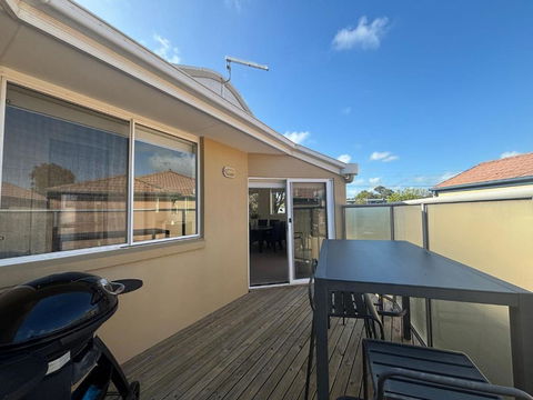 Sandpiper 10 - Close To Town And Beach - Accommodation Main Beach 3