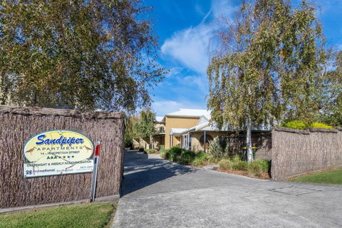 Sandpiper 5 - Close To Town And Beach - Accommodation Main Beach 1