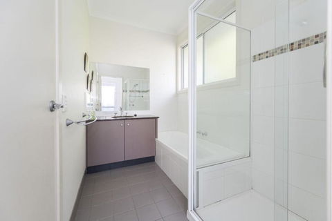 Sandpiper 5 - Close To Town And Beach - Accommodation Main Beach 3