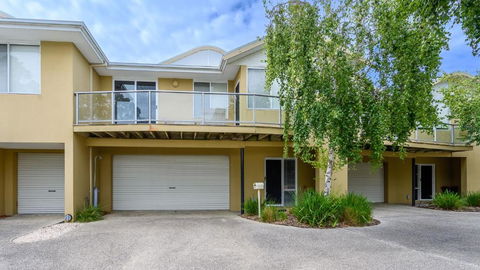 Sandpiper 9 - Close To Town And Beach - Accommodation Main Beach 0
