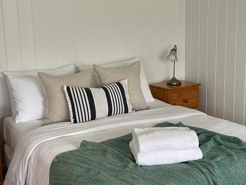 Sandpiper - Charming Beach Villa - Accommodation Main Beach 3