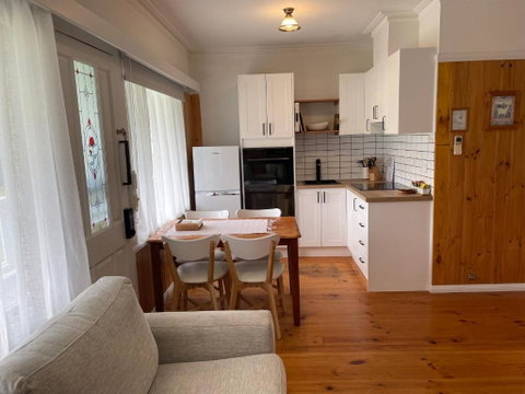 Sandpiper - Charming Beach Villa - Accommodation Main Beach 2