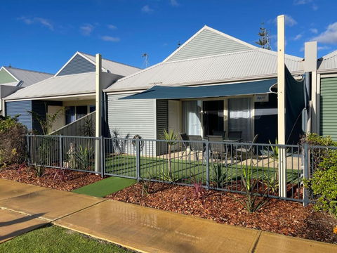Sandpiper Escape - Accommodation Main Beach 0
