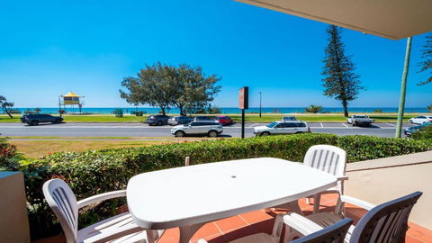 Sandrift Beachfront Apartments - Accommodation Main Beach 3