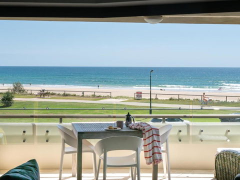 Sandrift Beachfront Apartments - Accommodation Main Beach 2