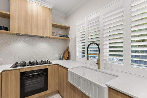 Sandscapes Sanctuary - Accommodation Main Beach 1