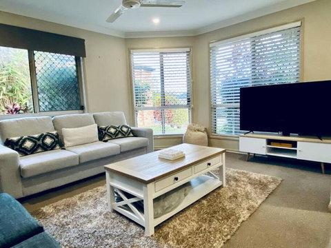 Sandstone Point Holiday Home - Accommodation Main Beach 0
