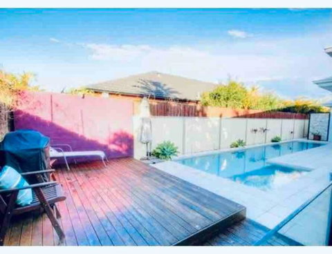 Sandstone Point Luxury 5 Bedroom Home - Accommodation Main Beach 2