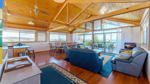 Sandvika - Accommodation Main Beach 1