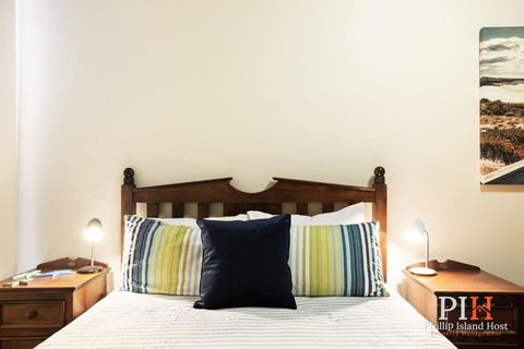 Sandy Bay Getaway W Spa 4 Bdr - Accommodation Main Beach 2