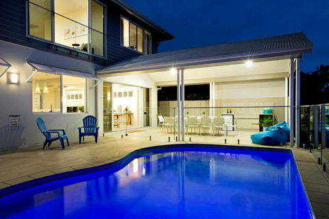 Sandy Cove - Accommodation Main Beach 1