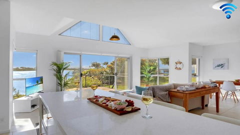 Sandy Cove - Accommodation Main Beach 0
