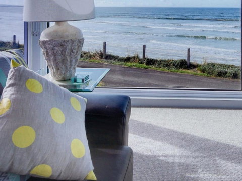 Sandy Cove - Accommodation Main Beach 1