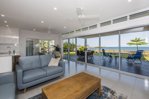 Sandy Decks - Accommodation Main Beach 2