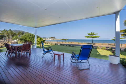 Sandy Decks - Accommodation Main Beach 1