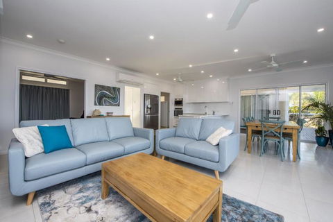Sandy Decks - Accommodation Main Beach 3