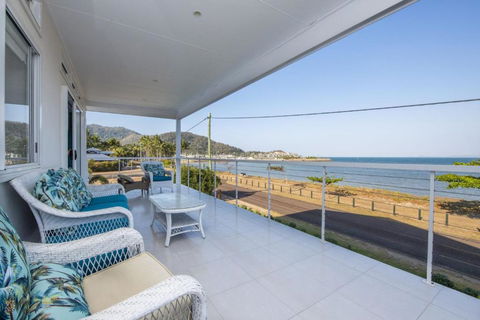 Sandy Decks - Accommodation Main Beach 0