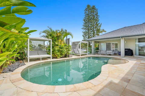 SEACLUSION 5 Bed Waterfront, Sleeps 12 - Accommodation Main Beach 2