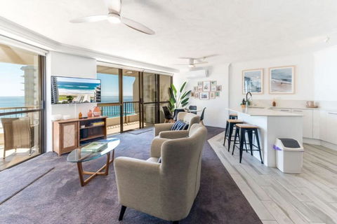 Seaside Serenity Ocean Views & Pool - Accommodation Main Beach 2