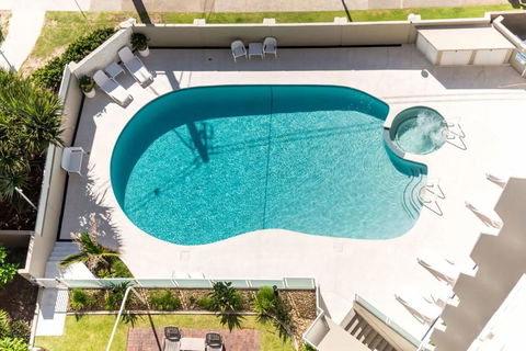 Seaside Serenity Ocean Views & Pool - Accommodation Main Beach 1