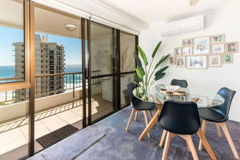 Seaside Serenity Ocean Views & Pool - Accommodation Main Beach 3