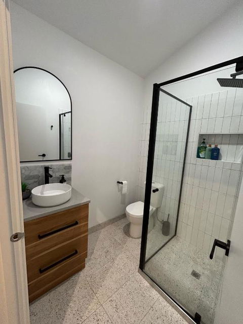 Seaside Retreat On Park - Walk To Beach - Luxury - Jacuzzi - Accommodation Main Beach 3