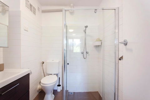 Simple Charm - Accommodation Main Beach 3
