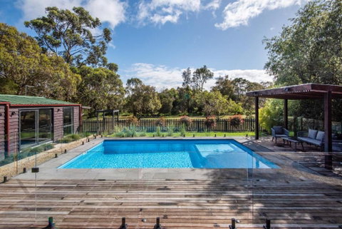 Somers Pool Park And Beach Retreat - Accommodation Main Beach 2
