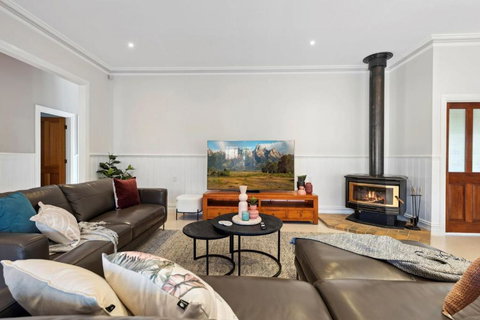 Sommerville Majestic Farm Manor Retreat 5bd 3Bth Pool Spa - Accommodation Main Beach 1