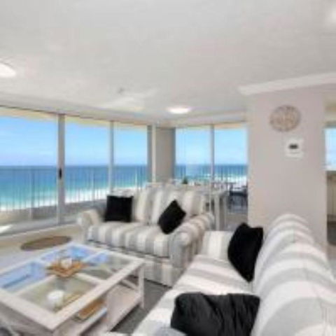 Spectacular Luxury Beachfront Apartment - Accommodation Main Beach 0
