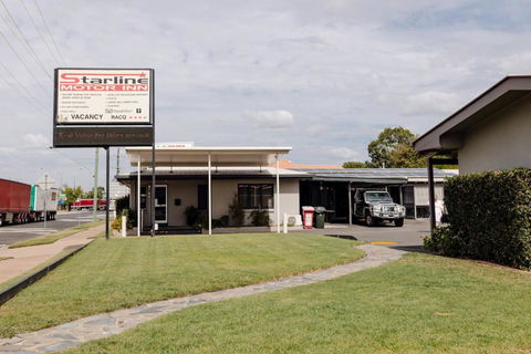 Starline Motor Inn - Accommodation Main Beach 0